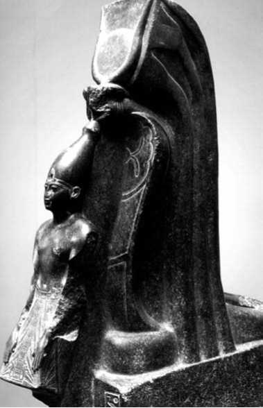 Statue Types and Innovations of the Mid-Eighteenth Dynasty